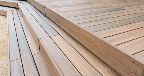 タカショー　ウッドデッキ　モダン　おしゃれ　エクステリア　愛知・名古屋の外構専門店パートナーホームのエクステリア　製品一覧　エバーエコウッド リアル　幕板も木目の風合いで、ウッドデッキが自然な仕上がりに。|パートナーホーム