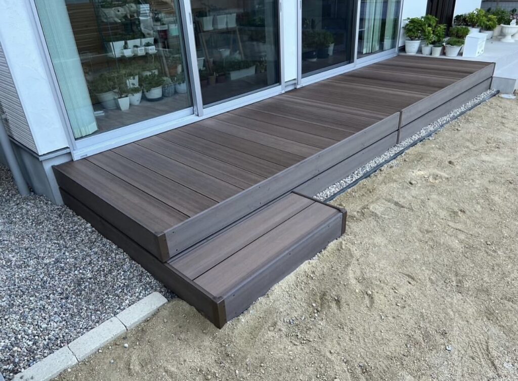 リビング前に人工木デッキ🪵施工事例　外構工事　お庭のウッドデッキ　リフォーム　名古屋|パートナーホーム