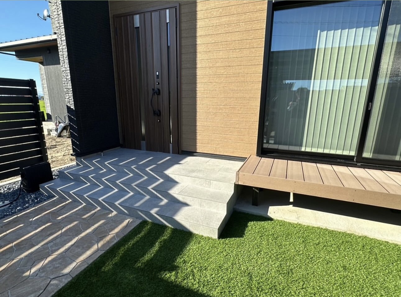 清須市　新築外構工事　お庭　ウッドデッキ　人工芝　アプローチ|パートナーホーム