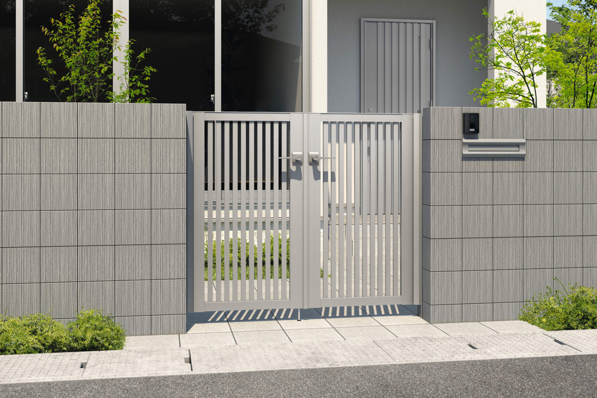 0712/すき間ガード（吊元側）/サンシルバー（SLC）　三協アルミ　門扉　モダン　おしゃれ　エクステリア　愛知・名古屋の外構専門店パートナーホームのエクステリア　製品一覧　形材門扉　レジリア　T2型（たて太格子）|パートナーホーム