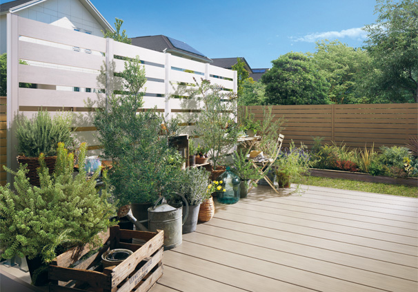 樹脂格子材　ドレスボード　三協アルミ　庭まわり　デッキ　ガーデンフロア　濡縁　モダン　おしゃれ　エクステリア　愛知・名古屋の外構専門店パートナーホームのエクステリア　製品一覧　人工木デッキ　ヴィラウッド　|パートナーホーム