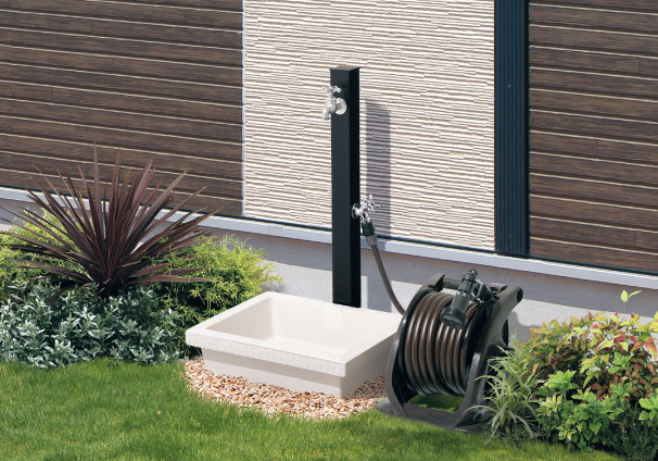 立水栓　三協アルミ　庭まわり　デッキ　ガーデンフロア　濡縁　モダン　おしゃれ　エクステリア　愛知・名古屋の外構専門店パートナーホームのエクステリア　製品一覧　人工木デッキ　ヴィラウッド　|パートナーホーム