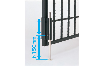 落し棒 扉を固定する落とし棒です。操作位置が低いタイプです。　三協アルミ　門まわり　モダン　おしゃれ　エクステリア　愛知・名古屋の外構専門店パートナーホームのエクステリア　製品一覧　鋳物門扉　マイリッシュS|パートナーホーム