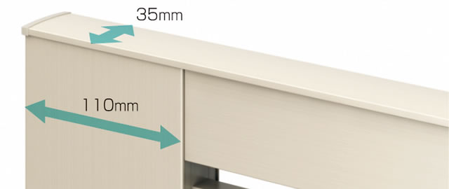 扉厚35mmのスリムな意匠 扉上部の笠木をまっすぐ通してスタイリッシュに。 たて框は細くシンプルな形状で、扉上部は笠木を通すことでよりすっきりとフラットな意匠を際立たせます。　三協アルミ　門扉　モダン　おしゃれ　エクステリア　愛知・名古屋の外構専門店パートナーホームのエクステリア　製品一覧　形材門扉　レジリアハイタイプ　|パートナーホーム