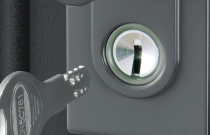 ディンプル錠 ピッキングやキーを複製されにくい、ディンプルキーを採用しています。　三協アルミ　門まわり　モダン　おしゃれ　エクステリア　愛知・名古屋の外構専門店パートナーホームのエクステリア　製品一覧　鋳物門扉　ビアンソード|パートナーホーム