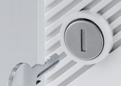 外：シリンダー錠 施解錠には専用キーを使用します。　三協アルミ　門扉　モダン　おしゃれ　エクステリア　愛知・名古屋の外構専門店パートナーホームのエクステリア　製品一覧　形材門扉　ララミー　|パートナーホーム