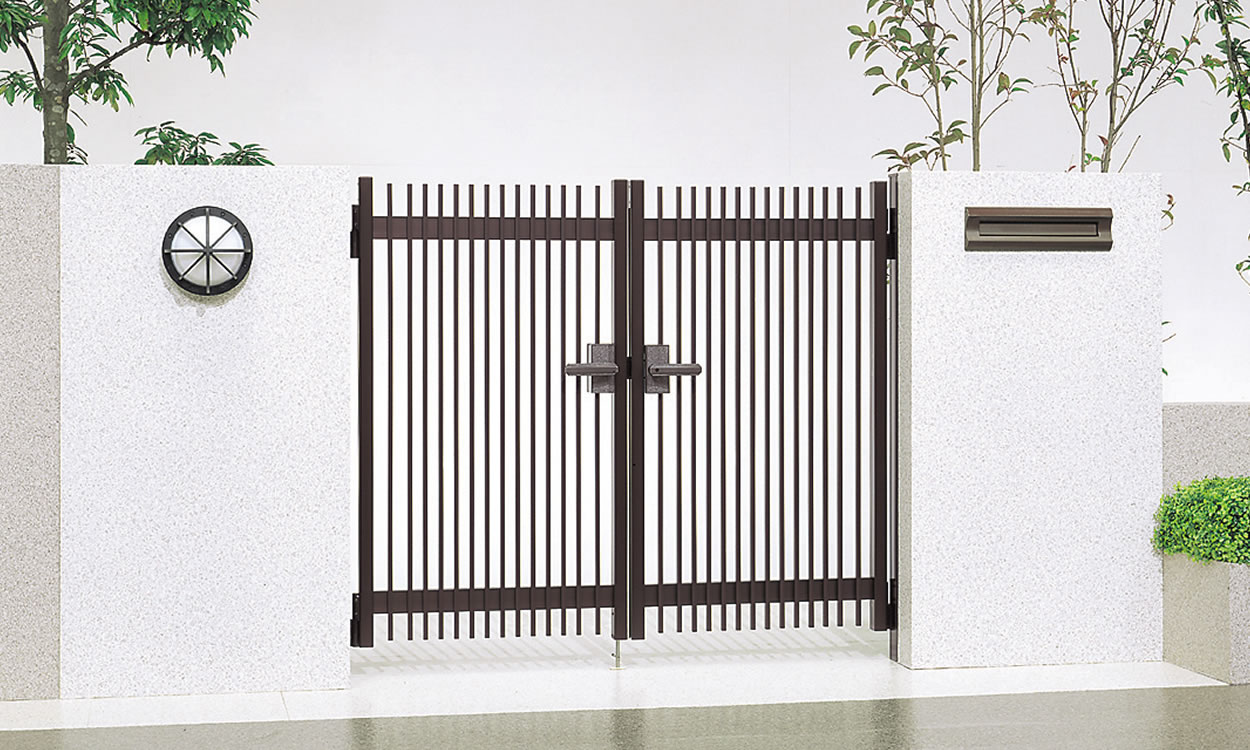 1型 ダークブロンズ／打掛け錠（LSｰ11）／0712　三協アルミ　門扉　モダン　おしゃれ　エクステリア　愛知・名古屋の外構専門店パートナーホームのエクステリア　製品一覧　形材門扉　有磯|パートナーホーム