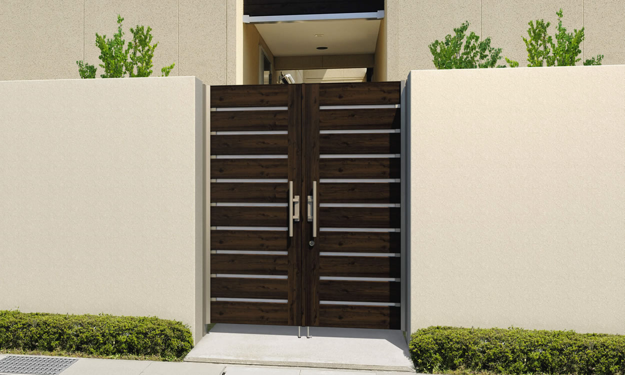 YPH型 木調タイプ／FAU（トラッドオーク・アーバングレー）／0820／すき間ガード（吊元側）　三協アルミ　門扉　モダン　おしゃれ　エクステリア　愛知・名古屋の外構専門店パートナーホームのエクステリア　製品一覧　形材門扉　フレイナハイタイプ　|パートナーホーム