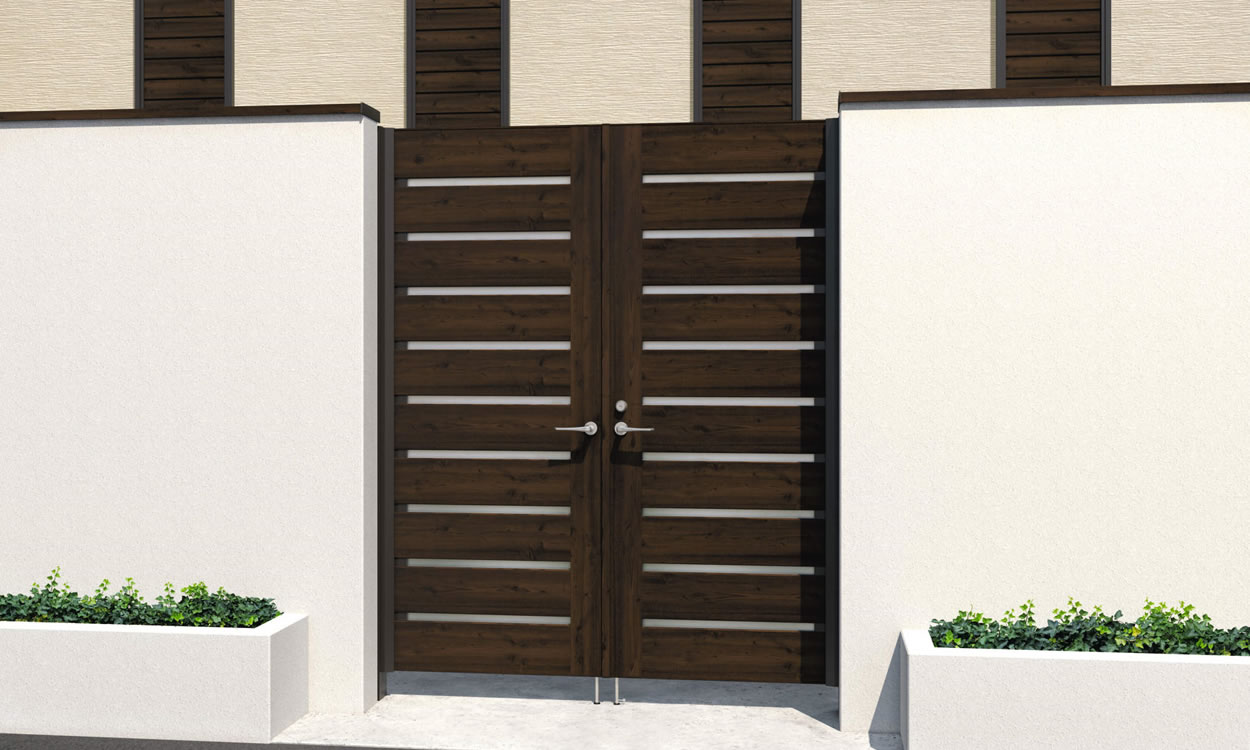 三協アルミ　門扉　モダン　おしゃれ　エクステリア　愛知・名古屋の外構専門店パートナーホームのエクステリア　製品一覧　形材門扉　フレイナハイタイプ　YPHM型 木調タイプ／FAC（トラッドオーク・ダークブロンズ）／0820／すき間ガード（吊元側）|パートナーホーム