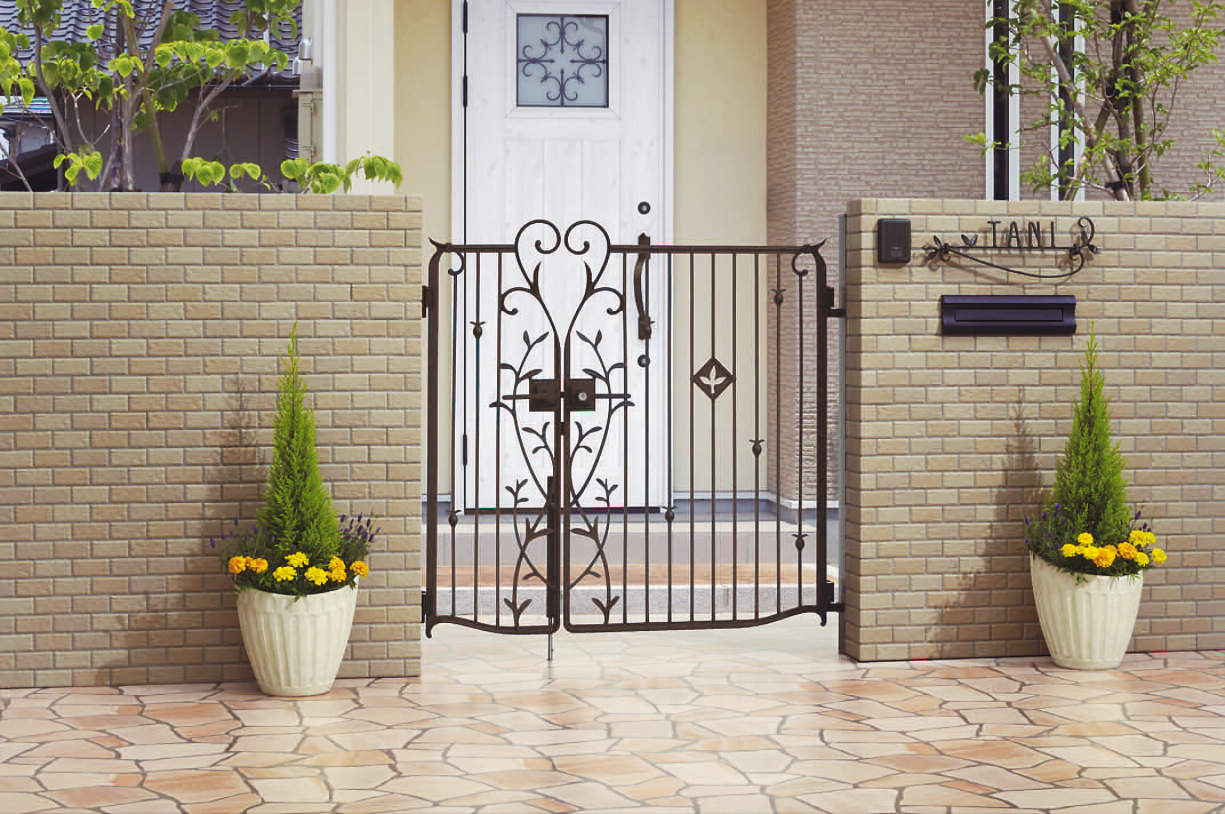 4型　親子仕様　三協アルミ　門まわり　モダン　おしゃれ　エクステリア　愛知・名古屋の外構専門店パートナーホームのエクステリア　製品一覧　鋳物門扉　ハーベリー|パートナーホーム