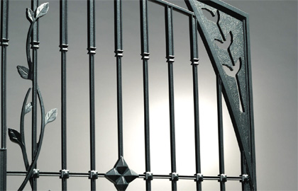 1型　ミント それは、美徳のある ライフスタイルのために　三協アルミ　門まわり　モダン　おしゃれ　エクステリア　愛知・名古屋の外構専門店パートナーホームのエクステリア　製品一覧　鋳物門扉　ハーベリー|パートナーホーム