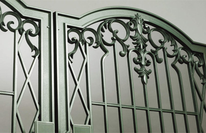 1型　三協アルミ　門まわり　モダン　おしゃれ　エクステリア　愛知・名古屋の外構専門店パートナーホームのエクステリア　製品一覧　鋳物門扉　ラビロス　|パートナーホーム