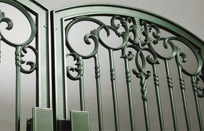 3型　三協アルミ　門まわり　モダン　おしゃれ　エクステリア　愛知・名古屋の外構専門店パートナーホームのエクステリア　製品一覧　鋳物門扉　ラビロス　|パートナーホーム