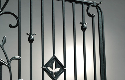 4型　オリーブ それは、優しさにあふれた 和やかな時間のために　三協アルミ　門まわり　モダン　おしゃれ　エクステリア　愛知・名古屋の外構専門店パートナーホームのエクステリア　製品一覧　鋳物門扉　ハーベリー|パートナーホーム