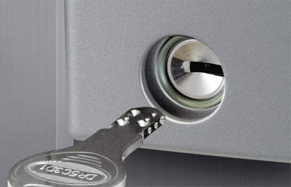 ディンプル錠 ピッキングやキーを複製されにくい、ディンプルキーを採用しています。　三協アルミ　門まわり　モダン　おしゃれ　エクステリア　愛知・名古屋の外構専門店パートナーホームのエクステリア　製品一覧　鋳物門扉　ハーベリー|パートナーホーム