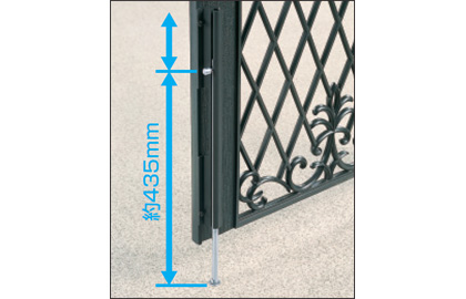 落し棒 扉を固定する落とし棒です。ラクな姿勢で操作ができるタイプです。　三協アルミ　門まわり　モダン　おしゃれ　エクステリア　愛知・名古屋の外構専門店パートナーホームのエクステリア　製品一覧　鋳物門扉　|パートナーホーム