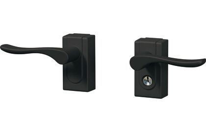 レバーハンドル錠 レバーを押し下げて扉を開きます。 開閉時のラッチ音を抑えた静音仕様です。 三協アルミ　門まわり　モダン　おしゃれ　エクステリア　愛知・名古屋の外構専門店パートナーホームのエクステリア　製品一覧　鋳物門扉　ロヴァンティ　アリッサム|パートナーホーム