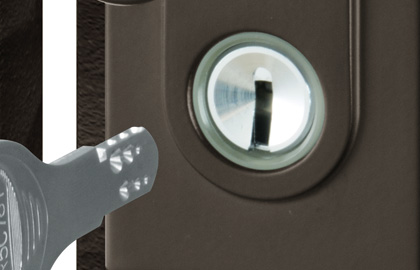 ディンプル錠 ピッキングやキーを複製されにくい、ディンプルキーを採用しています。 三協アルミ　門まわり　モダン　おしゃれ　エクステリア　愛知・名古屋の外構専門店パートナーホームのエクステリア　製品一覧　鋳物門扉　ロヴァンティ　アリッサム|パートナーホーム