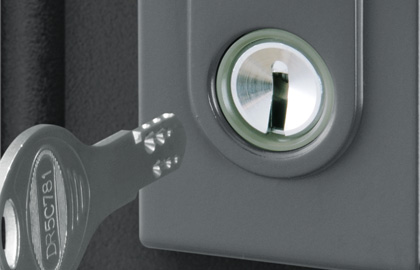 ディンプル錠 ピッキングやキーを複製されにくい、ディンプルキーを採用しています。　三協アルミ　門まわり　モダン　おしゃれ　エクステリア　愛知・名古屋の外構専門店パートナーホームのエクステリア　製品一覧　鋳物門扉　エルジェント|パートナーホーム