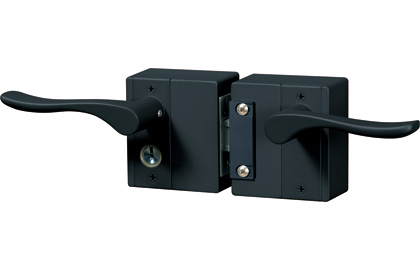 内外（両面）ディンプル錠仕様 防犯性を重視される方は、内外ディンプル錠仕様のレバーハンドル錠をおすすめします。 三協アルミ　門まわり　モダン　おしゃれ　エクステリア　愛知・名古屋の外構専門店パートナーホームのエクステリア　製品一覧　鋳物門扉　ロヴァンティ　アリッサム|パートナーホーム