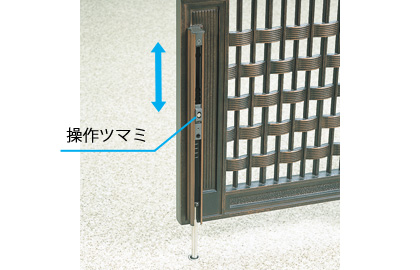 オートロック落し棒 外部から落し棒を持ち上げることができないロック機能付きです。操作ツマミが大きく、持ちやすい形状です。 また、オートロック落し棒にロック（コインサムターン）をかけることで、落し棒の操作ができなくなります。 なお、落し棒の操作は手動です。　三協アルミ　門まわり　モダン　おしゃれ　エクステリア　愛知・名古屋の外構専門店パートナーホームのエクステリア　製品一覧　鋳物門扉　エルジェント|パートナーホーム