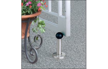 門扉ストッパー【オプション】 障害物との接触を防止する門扉ストッパーを用意しています。 三協アルミ　門まわり　モダン　おしゃれ　エクステリア　愛知・名古屋の外構専門店パートナーホームのエクステリア　製品一覧　鋳物門扉　ロヴァンティ　アリッサム|パートナーホーム