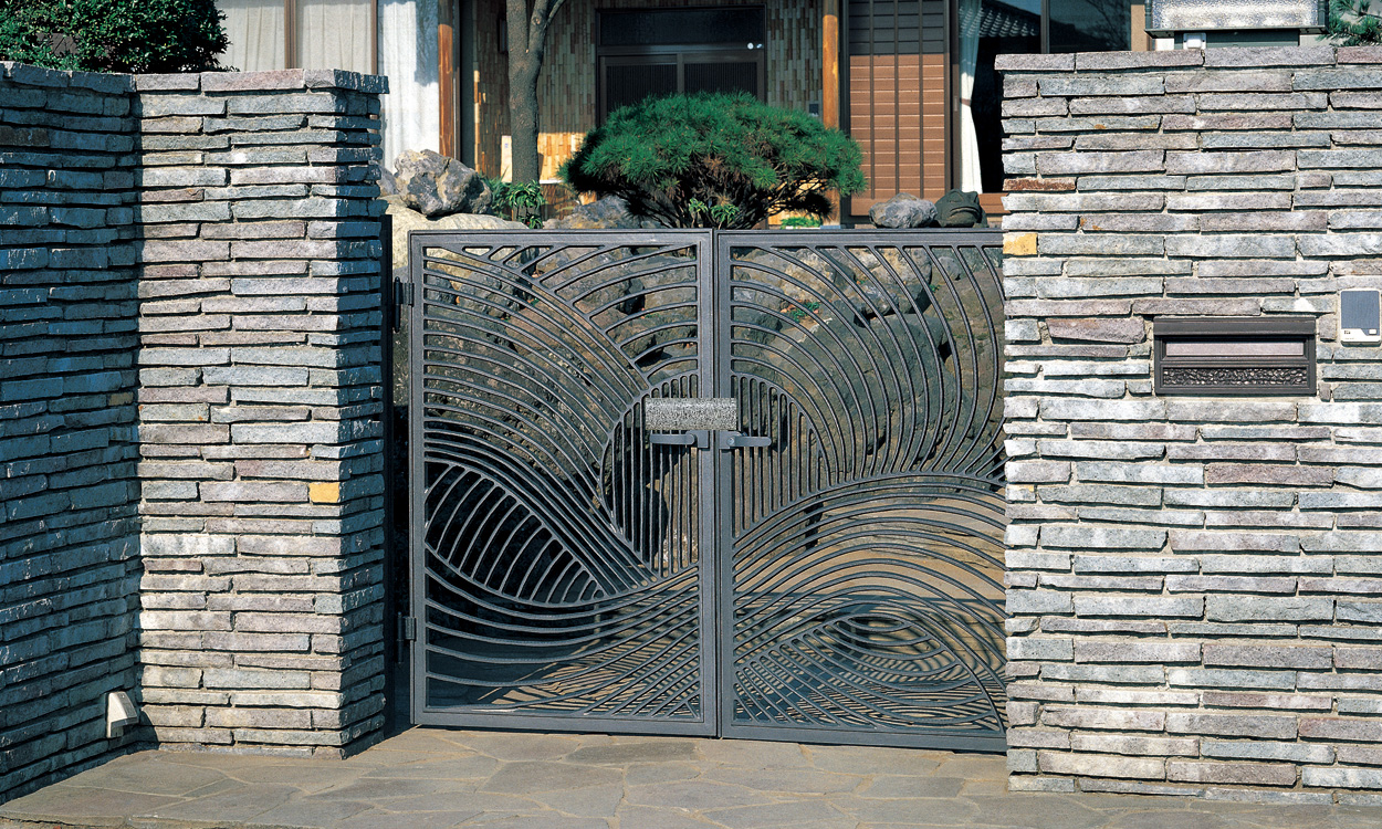 三協アルミ　門まわり　モダン　おしゃれ　エクステリア　愛知・名古屋の外構専門店パートナーホームのエクステリア　製品一覧　鋳物門扉　ダイナミ|パートナーホーム