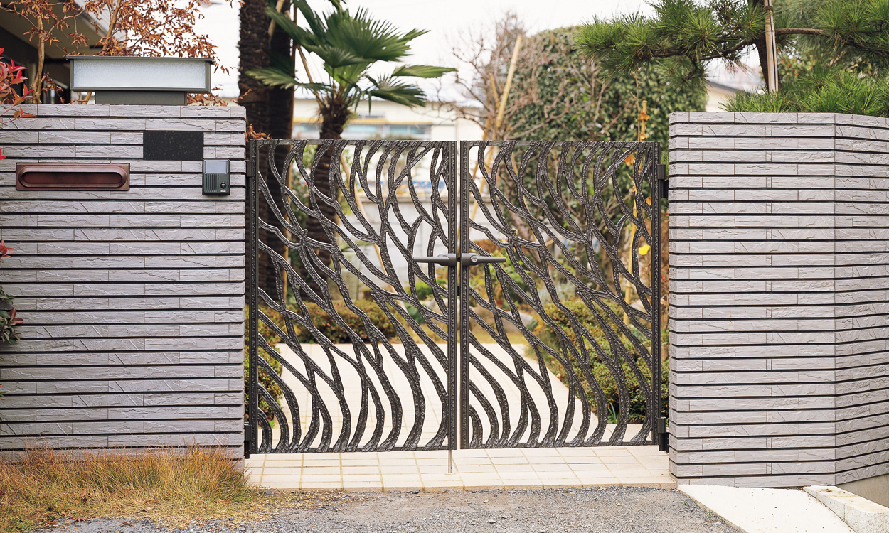 1型 メタリックブロンズ／打掛け錠／0812　三協アルミ　門まわり　モダン　おしゃれ　エクステリア　愛知・名古屋の外構専門店パートナーホームのエクステリア　製品一覧　鋳物門扉　美流（びりゅう）|パートナーホーム