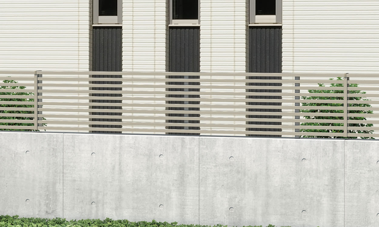 1型 アーバングレー／2004／片面意匠　三協アルミ　門・フェンスまわり　フェンス・スクリーン　モダン　おしゃれ　エクステリア　愛知・名古屋の外構専門店パートナーホームのエクステリア　製品一覧　形材フェンス　フィオーレ|パートナーホーム