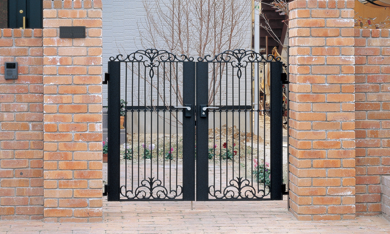 4型 アートブラック／レバーハンドル錠（LHFｰ01）／0712　三協アルミ　門まわり　モダン　おしゃれ　エクステリア　愛知・名古屋の外構専門店パートナーホームのエクステリア　製品一覧　鋳物門扉　フェアル|パートナーホーム