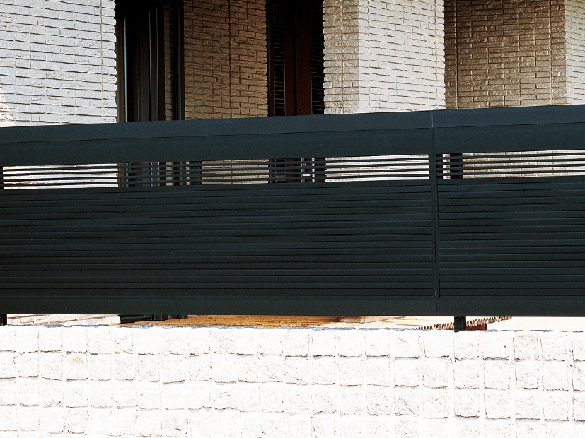 三協アルミ　形材フェンス　ニュービラフェース【外構エクステリア商品】|サムネイル　三協アルミ　門・フェンスまわり　フェンス・スクリーン　目隠し　モダン　おしゃれ　エクステリア　愛知・名古屋の外構専門店パートナーホームのエクステリア　製品一覧　形材フェンス　ニュービラフェース|パートナーホーム