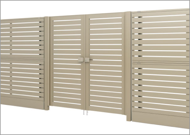 形材門扉レジリアハイタイプは門扉高さを100mmピッチで設定されているので、フェンスと門扉の高さをそろえることができ美しい納まりを実現します。 三協アルミ　門・フェンスまわり　フェンス・スクリーン　目隠し　モダン　おしゃれ　エクステリア　愛知・名古屋の外構専門店パートナーホームのエクステリア　製品一覧　形材フェンス　多段支柱　2段フリー支柱|パートナーホーム