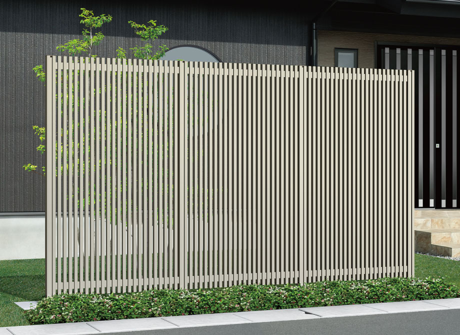 間仕切り支柱タイプ 統一感のあるデザインです。　三協アルミ　門・フェンスまわり　フェンス・スクリーン　目隠し　モダン　おしゃれ　エクステリア　愛知・名古屋の外構専門店パートナーホームのエクステリア　製品一覧　ガーデンスクリーン　J.モダン|パートナーホーム