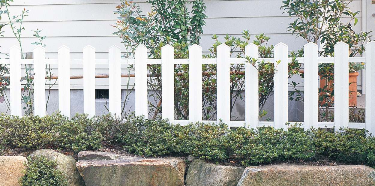 1型 2008　三協アルミ　門・フェンスまわり　フェンス・スクリーン　目隠し　モダン　おしゃれ　エクステリア　愛知・名古屋の外構専門店パートナーホームのエクステリア　製品一覧　形材フェンス　ララミー|パートナーホーム