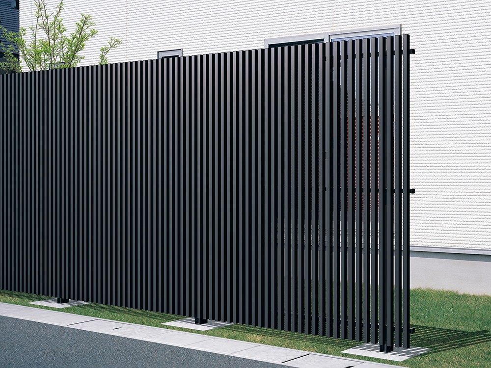 三協アルミ　エルファード片面タイプ　仕様【外構エクステリア商品】|1型 ブラック（KC）／フリー支柱タイプ／2025　三協アルミ　門・フェンスまわり　フェンス・スクリーン　目隠し　モダン　おしゃれ　エクステリア　愛知・名古屋の外構専門店パートナーホームのエクステリア　製品一覧　ガーデンスクリーン　エルファード片面タイプ　|パートナーホーム