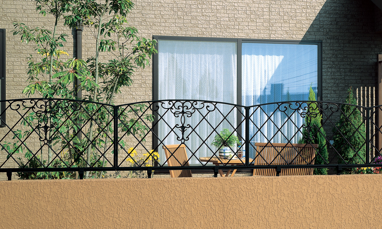 1型 アートブラック　三協アルミ　門・フェンスまわり　フェンス・スクリーン　目隠し　モダン　おしゃれ　エクステリア　愛知・名古屋の外構専門店パートナーホームのエクステリア　製品一覧　鋳物フェンス　　キャスリート|パートナーホーム