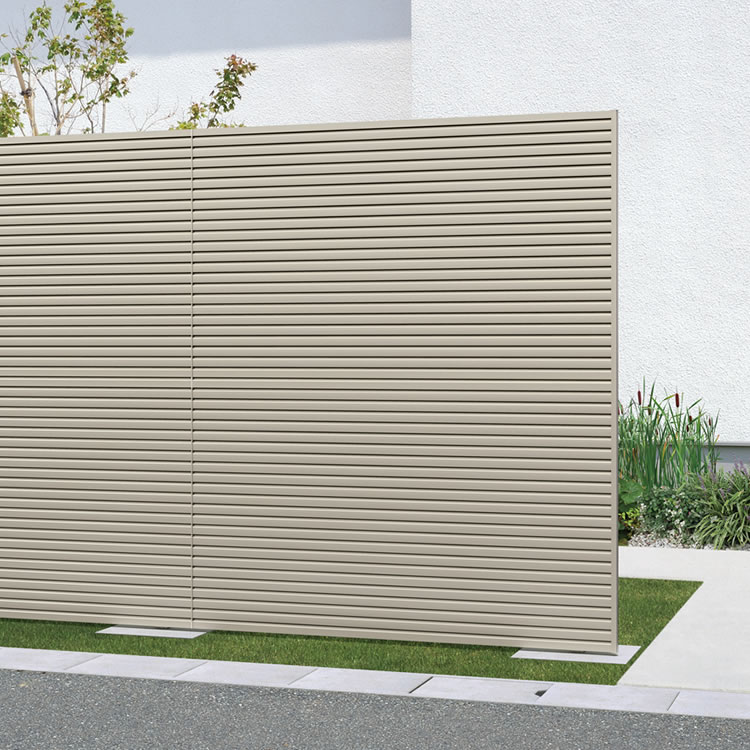 2型 アーバングレー／上・下：2012　三協アルミ　門・フェンスまわり　フェンス・スクリーン　目隠し　モダン　おしゃれ　エクステリア　愛知・名古屋の外構専門店パートナーホームのエクステリア　製品一覧　ガーデンスクリーン　ベルサード|パートナーホーム