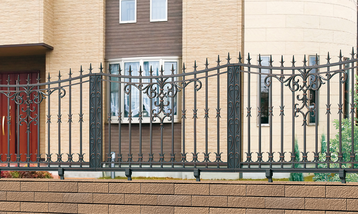 ミストグレー　三協アルミ　門・フェンスまわり　フェンス・スクリーン　目隠し　モダン　おしゃれ　エクステリア　愛知・名古屋の外構専門店パートナーホームのエクステリア　製品一覧　鋳物フェンス　ビアンソード|パートナーホーム