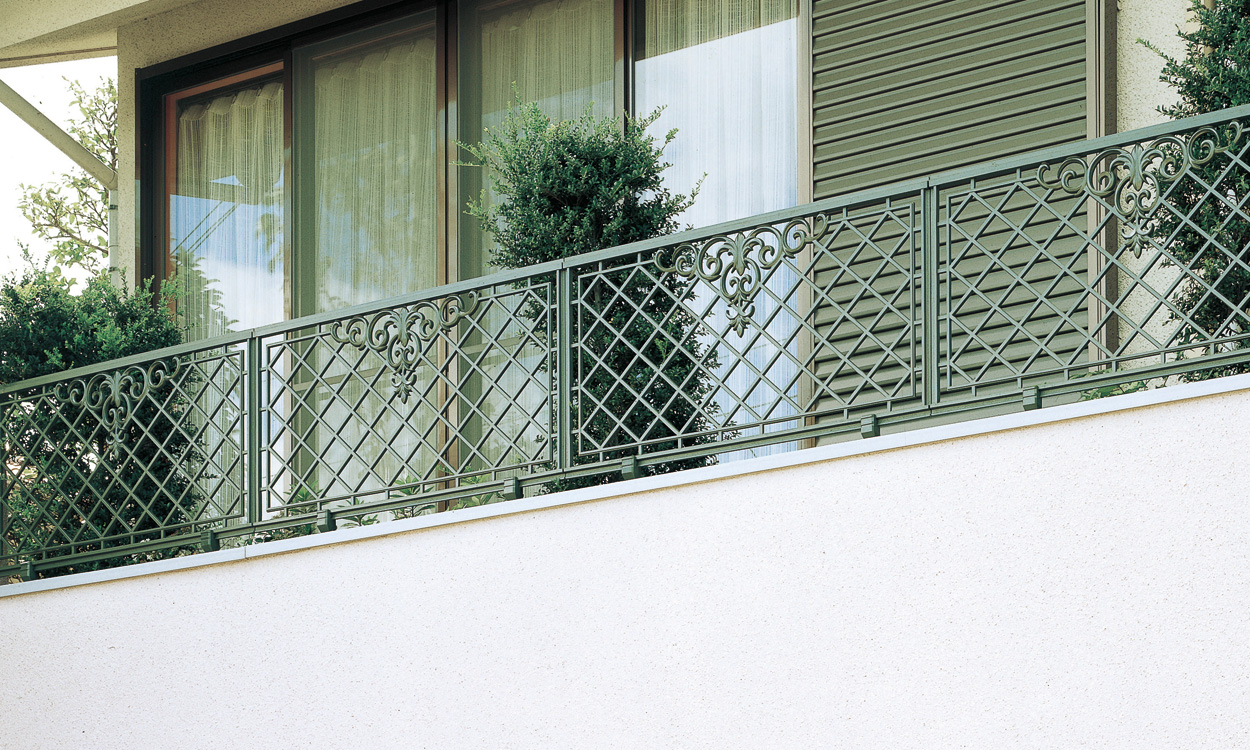 1型 ヨーロピアングリーン　三協アルミ　門・フェンスまわり　フェンス・スクリーン　目隠し　モダン　おしゃれ　エクステリア　愛知・名古屋の外構専門店パートナーホームのエクステリア　製品一覧　鋳物フェンス　ラビロス　|パートナーホーム