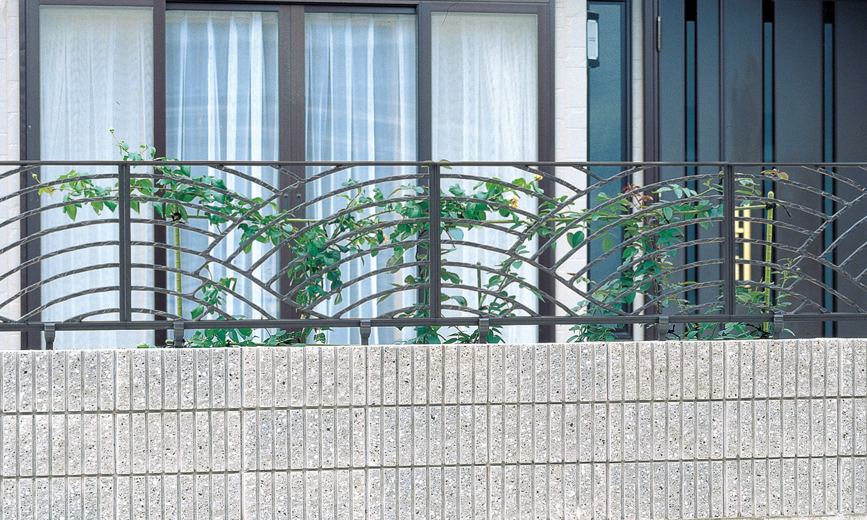 2型　三協アルミ　門・フェンスまわり　フェンス・スクリーン　目隠し　モダン　おしゃれ　エクステリア　愛知・名古屋の外構専門店パートナーホームのエクステリア　製品一覧　鋳物フェンス　美流（びりゅう）|パートナーホーム