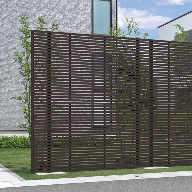 3型 ダークブロンズ／上・下：2012　三協アルミ　門・フェンスまわり　フェンス・スクリーン　目隠し　モダン　おしゃれ　エクステリア　愛知・名古屋の外構専門店パートナーホームのエクステリア　製品一覧　ガーデンスクリーン　ベルサード|パートナーホーム