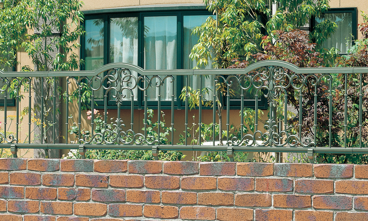 2型 ヨーロピアングリーン　三協アルミ　門・フェンスまわり　フェンス・スクリーン　目隠し　モダン　おしゃれ　エクステリア　愛知・名古屋の外構専門店パートナーホームのエクステリア　製品一覧　鋳物フェンス　ラビロス　|パートナーホーム