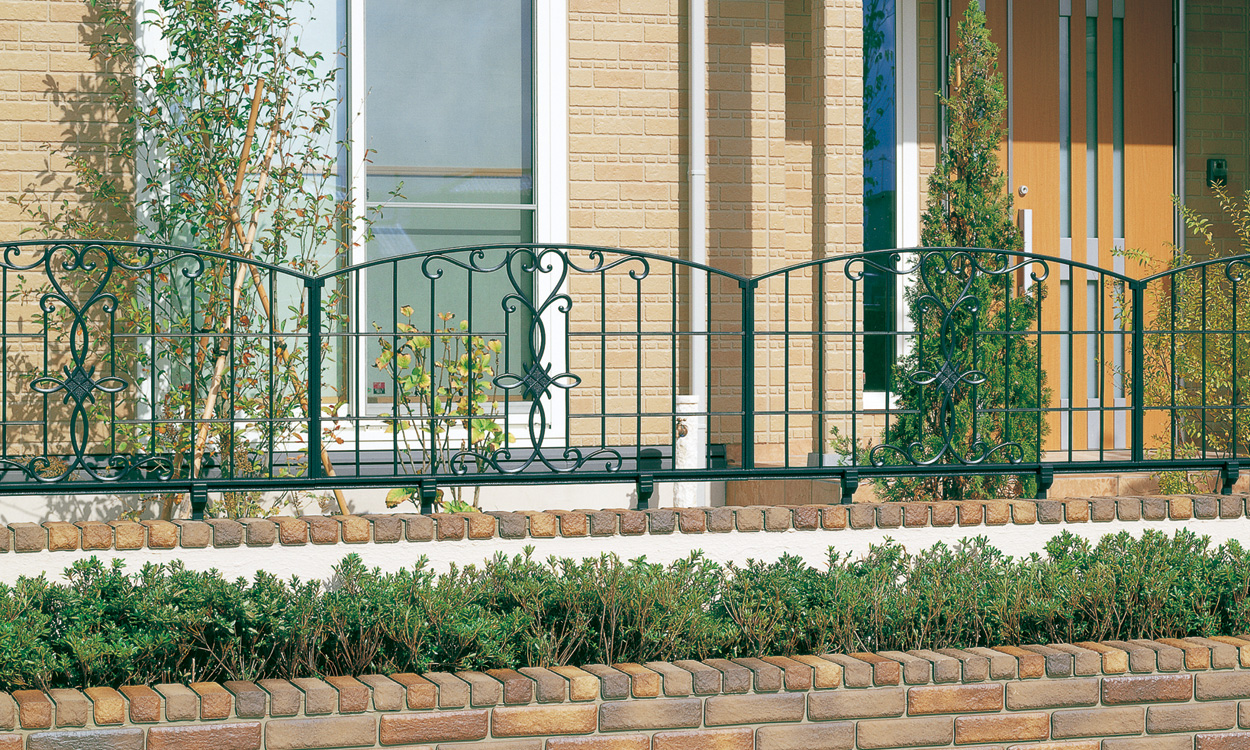 5型 アートグリーン　三協アルミ　門・フェンスまわり　フェンス・スクリーン　目隠し　モダン　おしゃれ　エクステリア　愛知・名古屋の外構専門店パートナーホームのエクステリア　製品一覧　鋳物フェンス　　キャスリート|パートナーホーム