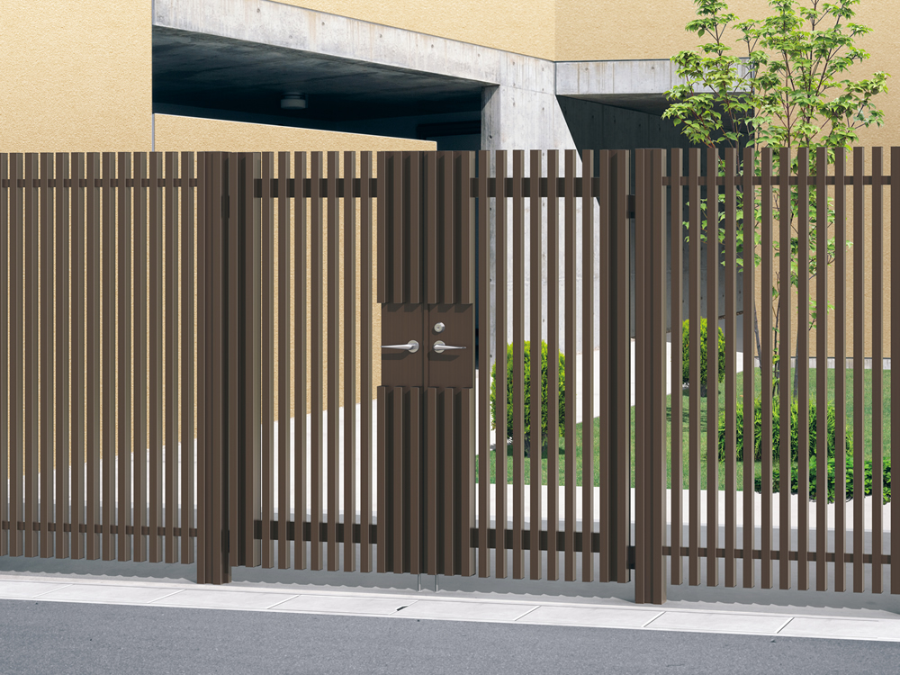 1型 ダークブロンズ（BD）／スクリーン：1018+門扉：0818　三協アルミ　門・フェンスまわり　フェンス・スクリーン　目隠し　モダン　おしゃれ　エクステリア　愛知・名古屋の外構専門店パートナーホームのエクステリア　製品一覧　ガーデンスクリーン　エルファード両面タイプ|パートナーホーム