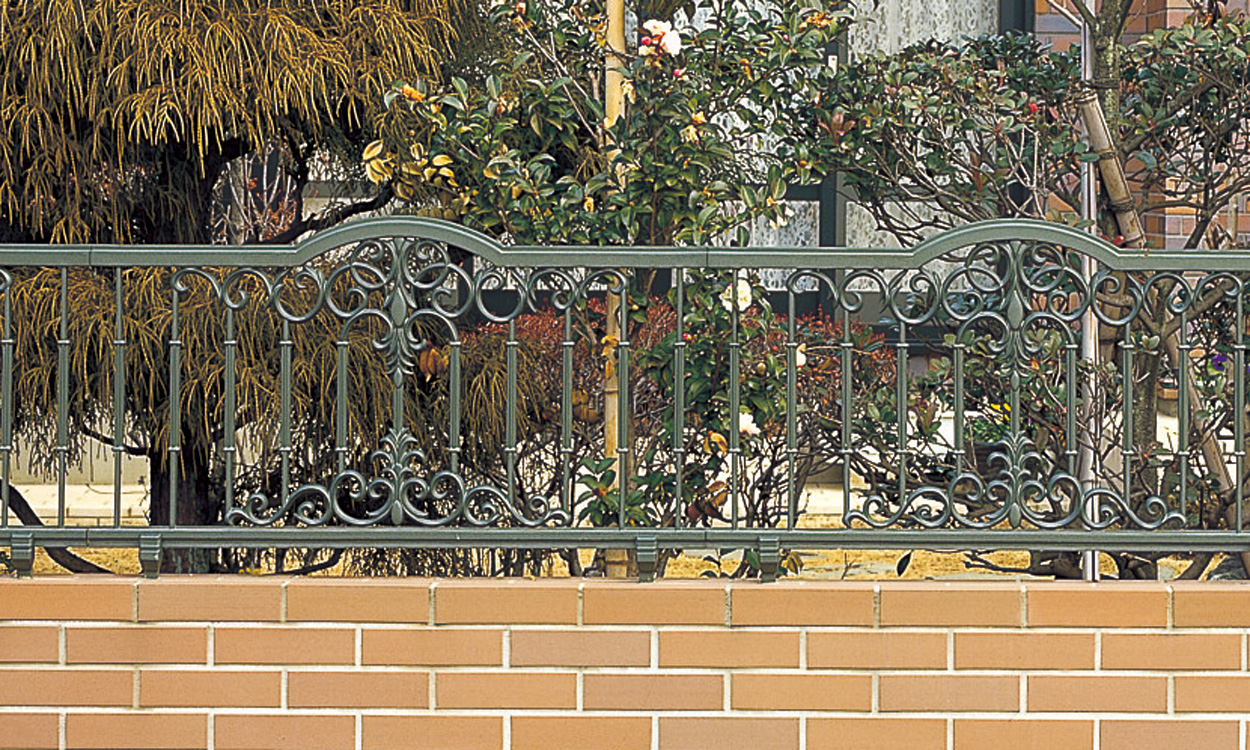 2型 ダークオリーブ　三協アルミ　門・フェンスまわり　フェンス・スクリーン　目隠し　モダン　おしゃれ　エクステリア　愛知・名古屋の外構専門店パートナーホームのエクステリア　製品一覧　鋳物フェンス　ラビロス　|パートナーホーム