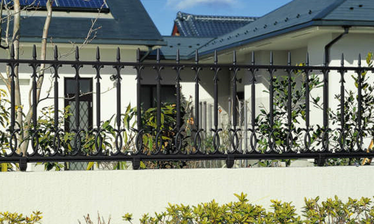 3型 アートブラック／1006　三協アルミ　門・フェンスまわり　フェンス・スクリーン　目隠し　モダン　おしゃれ　エクステリア　愛知・名古屋の外構専門店パートナーホームのエクステリア　製品一覧　鋳物フェンス　キャスモア|パートナーホーム