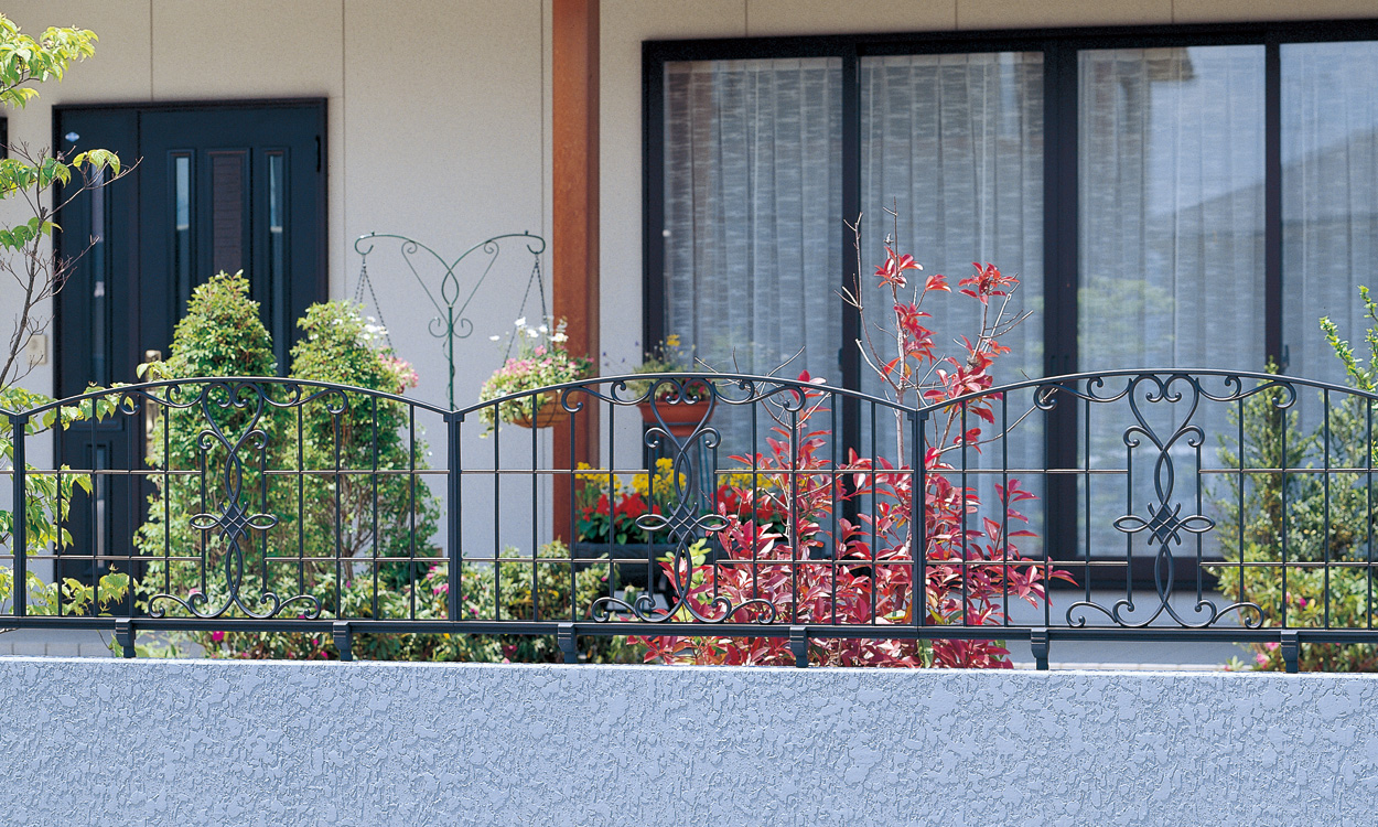 5型 アートブラック　三協アルミ　門・フェンスまわり　フェンス・スクリーン　目隠し　モダン　おしゃれ　エクステリア　愛知・名古屋の外構専門店パートナーホームのエクステリア　製品一覧　鋳物フェンス　　キャスリート|パートナーホーム