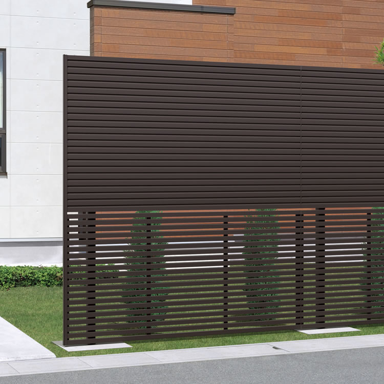 2型＋3型 ダークブロンズ／上：2型／2012／下：3型／2010　三協アルミ　門・フェンスまわり　フェンス・スクリーン　目隠し　モダン　おしゃれ　エクステリア　愛知・名古屋の外構専門店パートナーホームのエクステリア　製品一覧　ガーデンスクリーン　ベルサード|パートナーホーム
