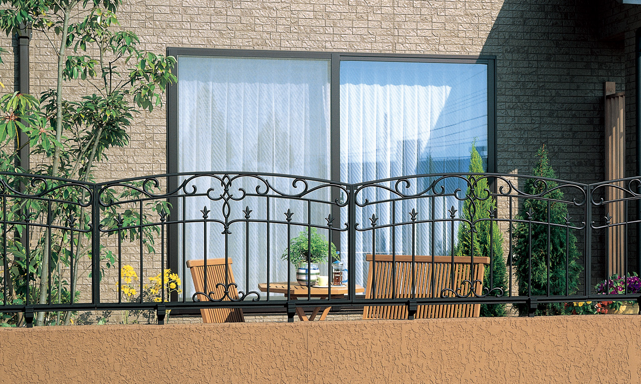 7型 アートブラック　三協アルミ　門・フェンスまわり　フェンス・スクリーン　目隠し　モダン　おしゃれ　エクステリア　愛知・名古屋の外構専門店パートナーホームのエクステリア　製品一覧　鋳物フェンス　　キャスリート|パートナーホーム