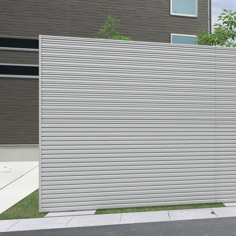 1型＋2型 サンシルバー／上：1型／2010／下：2型／2010　三協アルミ　門・フェンスまわり　フェンス・スクリーン　目隠し　モダン　おしゃれ　エクステリア　愛知・名古屋の外構専門店パートナーホームのエクステリア　製品一覧　ガーデンスクリーン　ベルサード|パートナーホーム